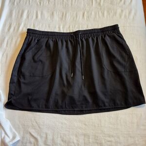 St John's Bay women's size 3X black skort, 2 front pockets, EUC